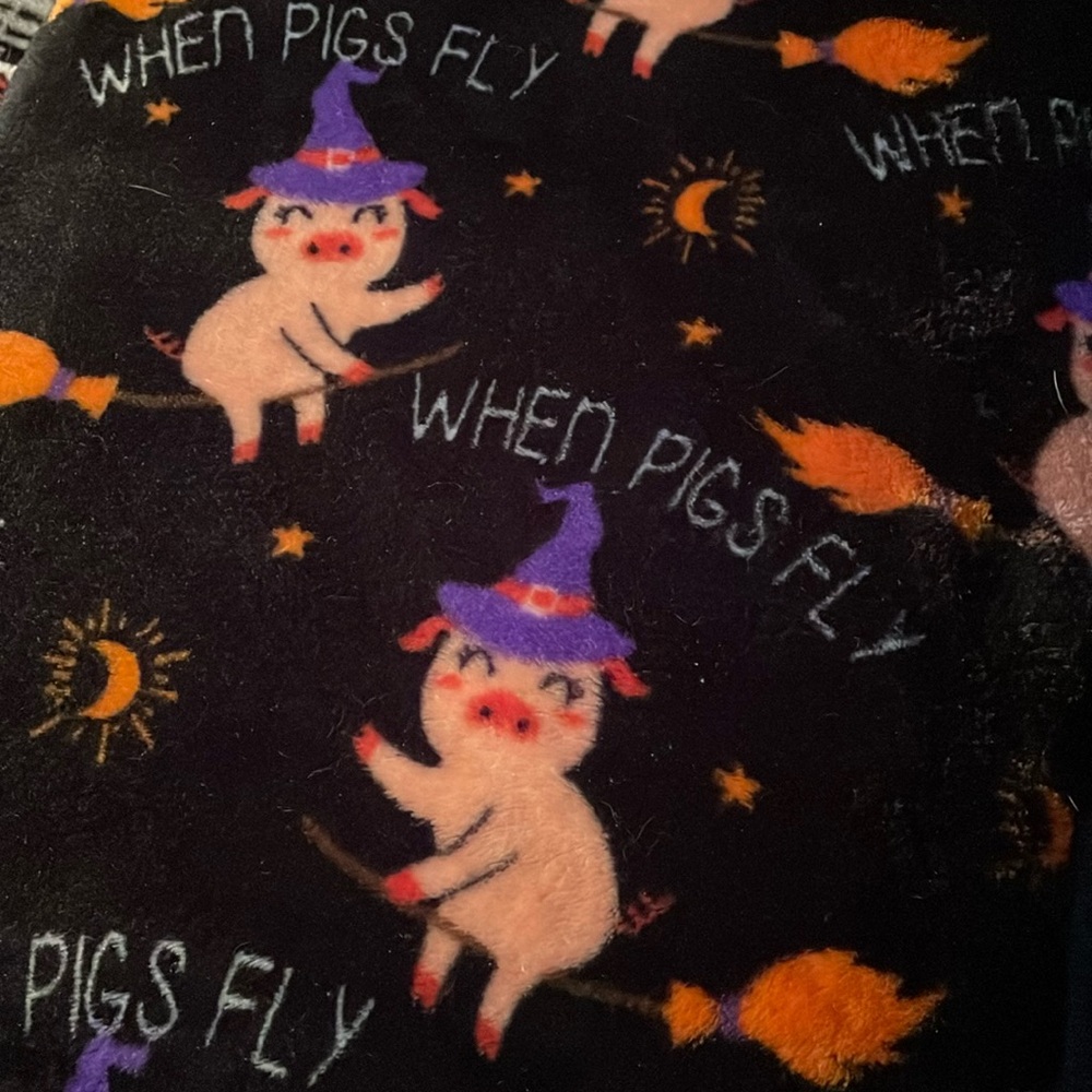 When Pigs Fly throw blanket